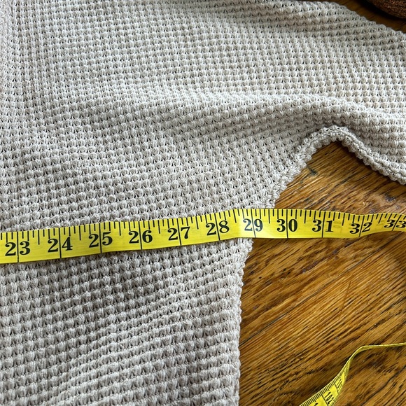 Markeety tan oversized waffle knit cardigan with side pockets. Size XL. - Picture 7 of 12